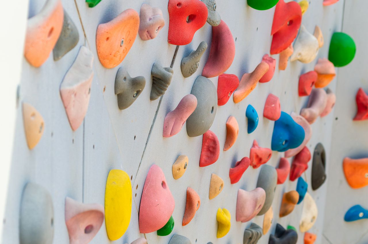 bunte Kletterwand
