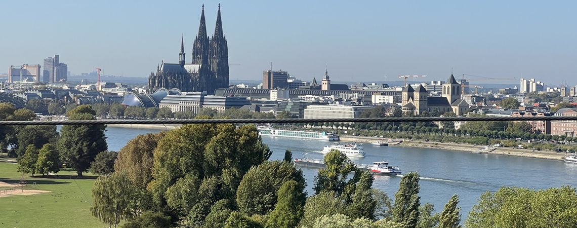 Rheinpanorama mit Kölner Dom Rheinpanorama mit Kölner Dom